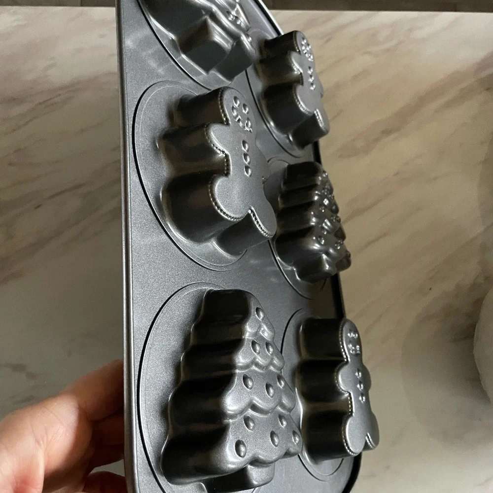 WILTON MINI GINGERBREAD/XMAS TREE CAKE MOLD